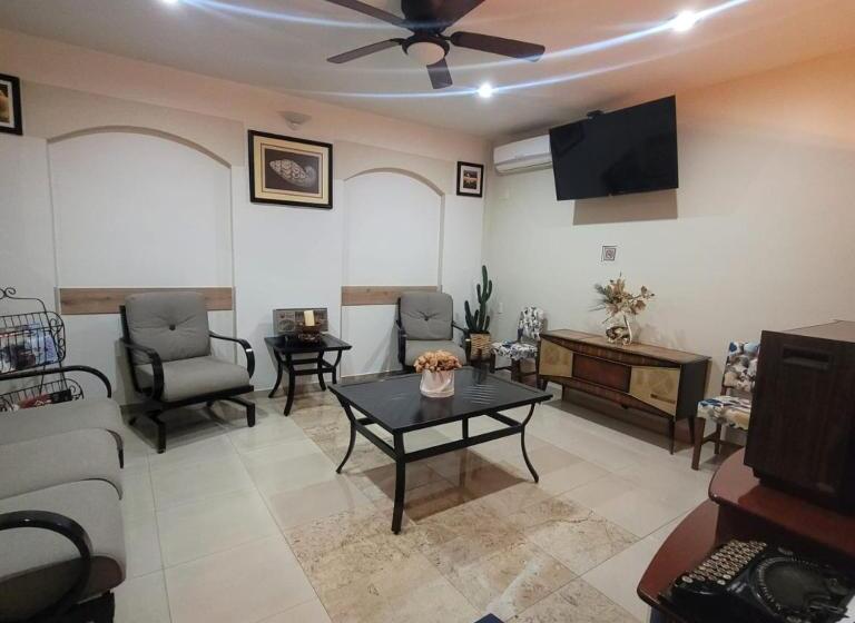 בית מלון כפרי Ch