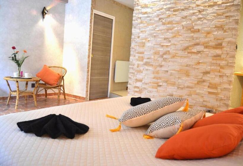 Отель Domaine De Vandenesse Et Spa