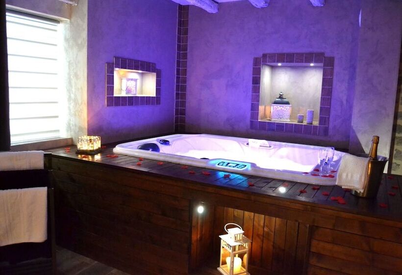 Отель Domaine De Vandenesse Et Spa