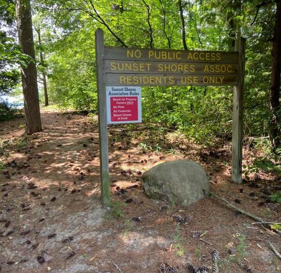 호텔 Elk Rapids Lakeshore Inn