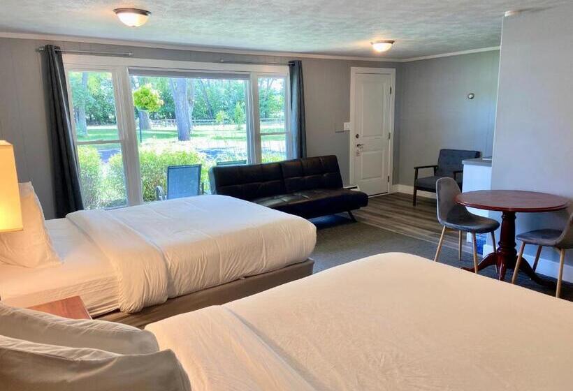 호텔 Elk Rapids Lakeshore Inn