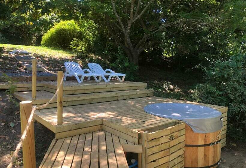 בית מלון כפרי Family Orchard Bed & Breakfast