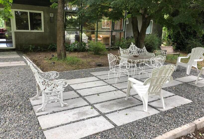 בית מלון כפרי Family Orchard Bed & Breakfast