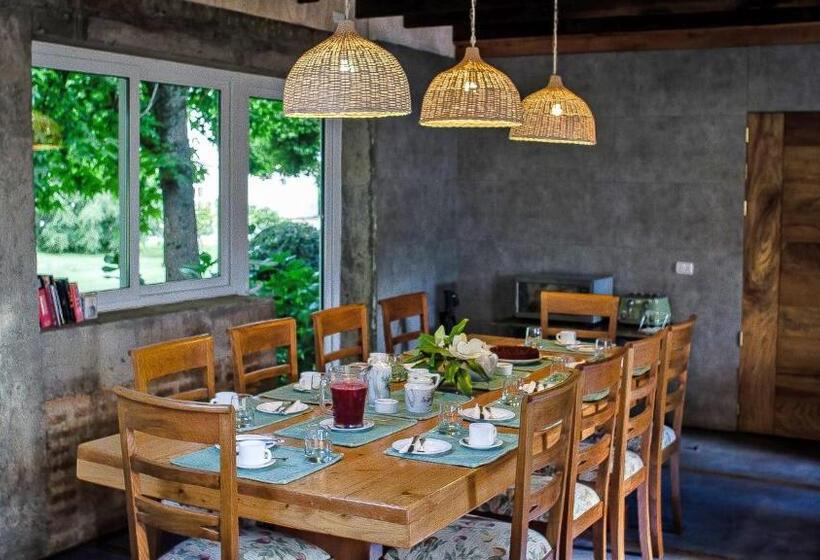 בית מלון כפרי Family Orchard Bed & Breakfast