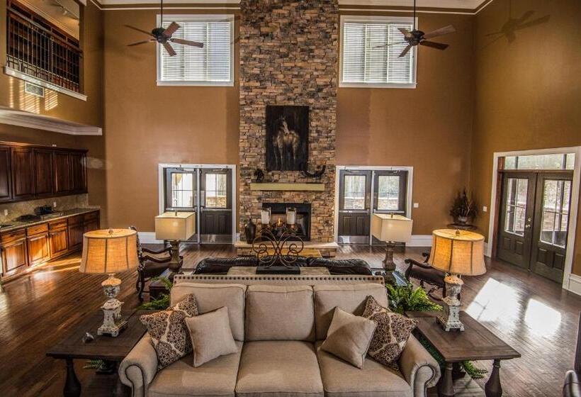 فندق Magnolia Creek Lodge