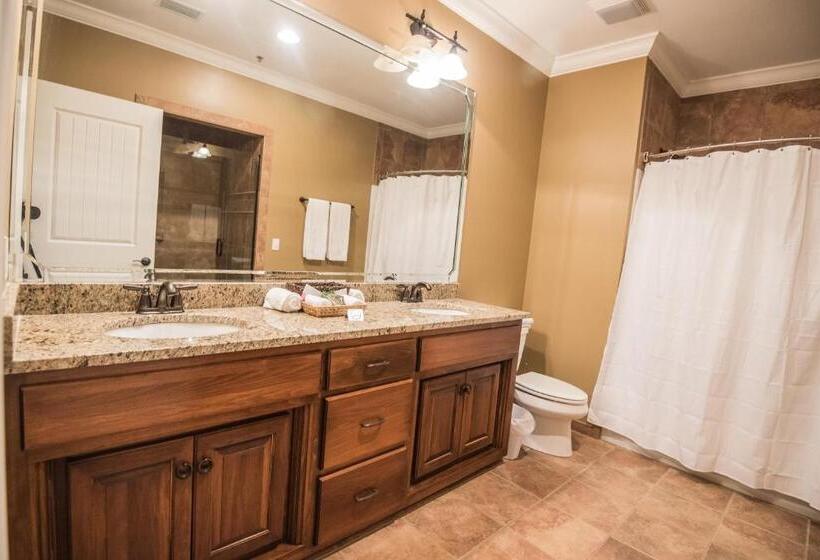 فندق Magnolia Creek Lodge