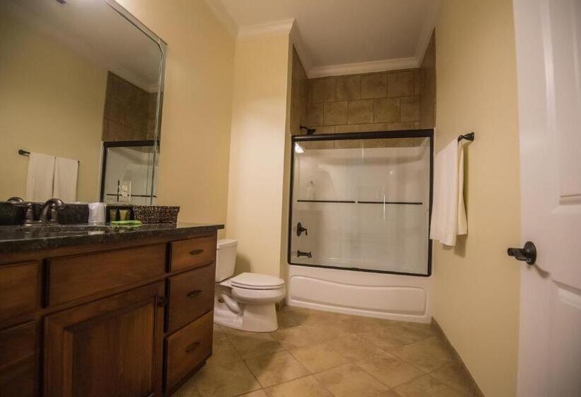 فندق Magnolia Creek Lodge