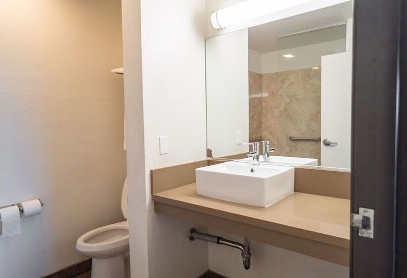 فندق على الطريق Maywood Inn