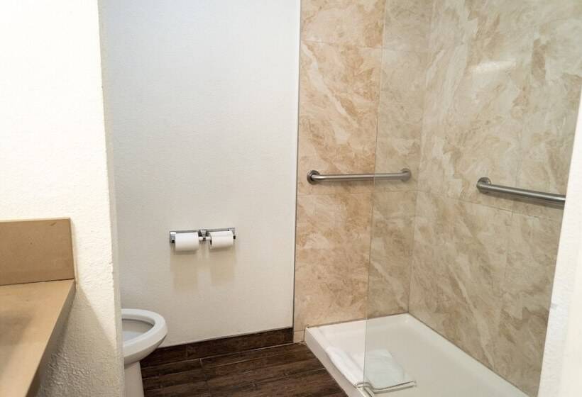 فندق على الطريق Maywood Inn