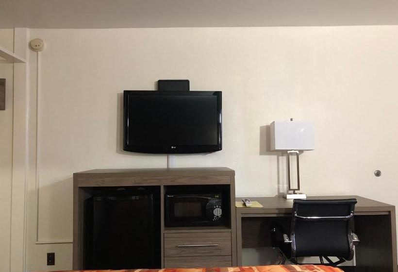 فندق على الطريق Mid Continent Inn