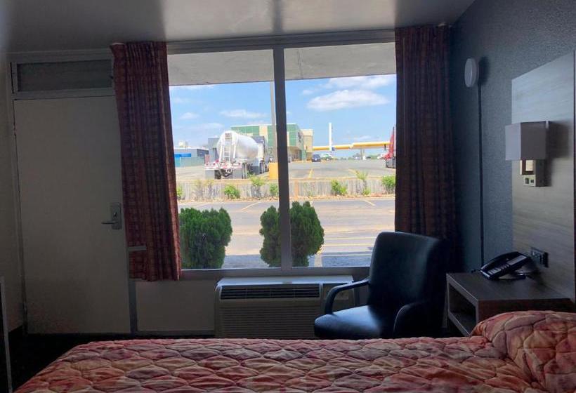 فندق على الطريق Mid Continent Inn