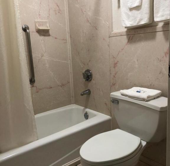 فندق على الطريق Mid Continent Inn