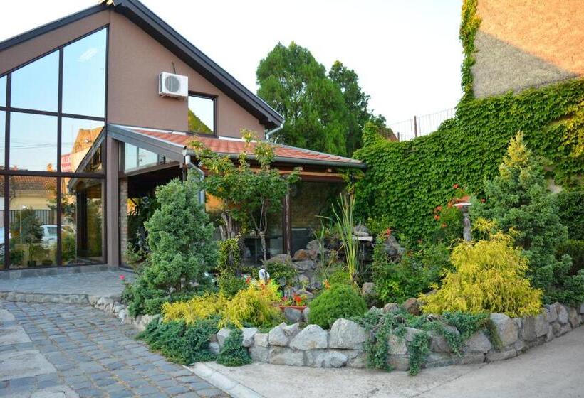 پانسیون Deltix Apartments