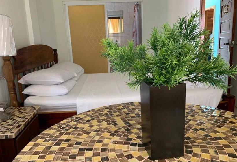 펜션 Fernando S Seaside Guest House