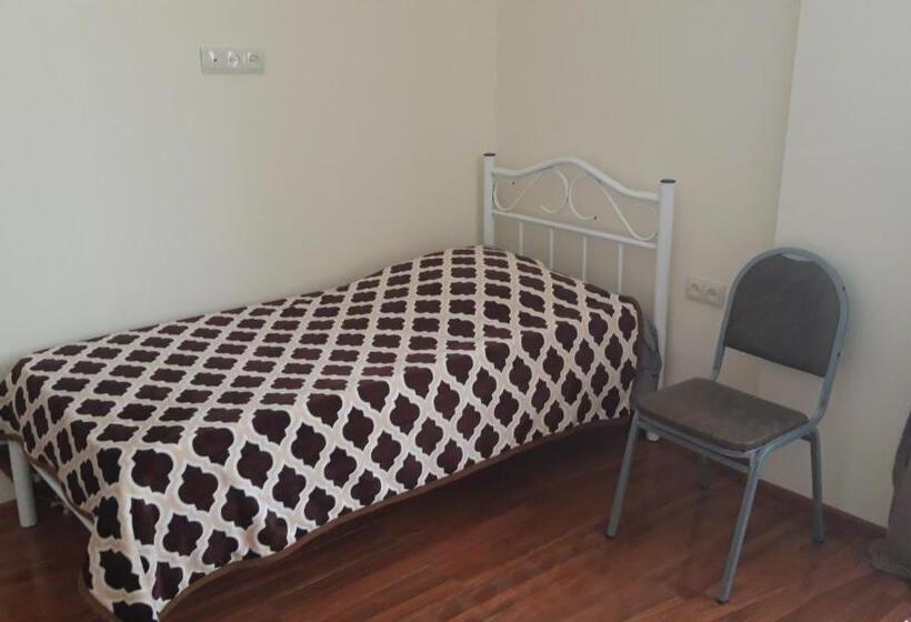 پانسیون Guest House Irakli