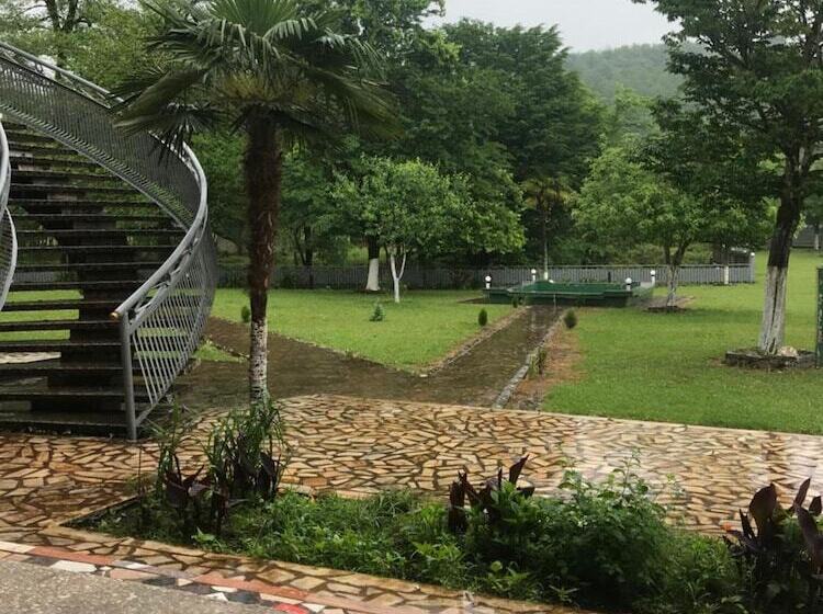 پانسیون Matua Guest House