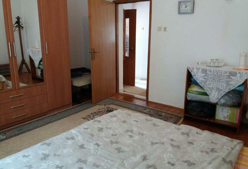 پانسیون Room At Grandma's Fatima