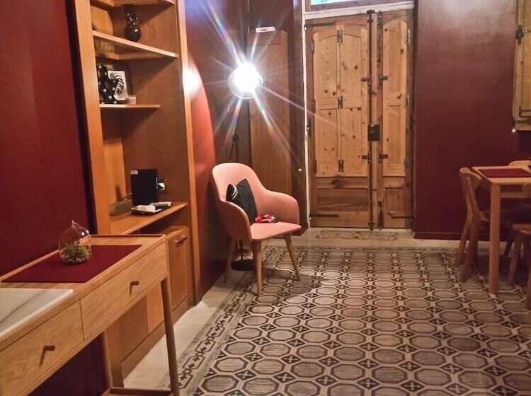 پانسیون Squadron Base