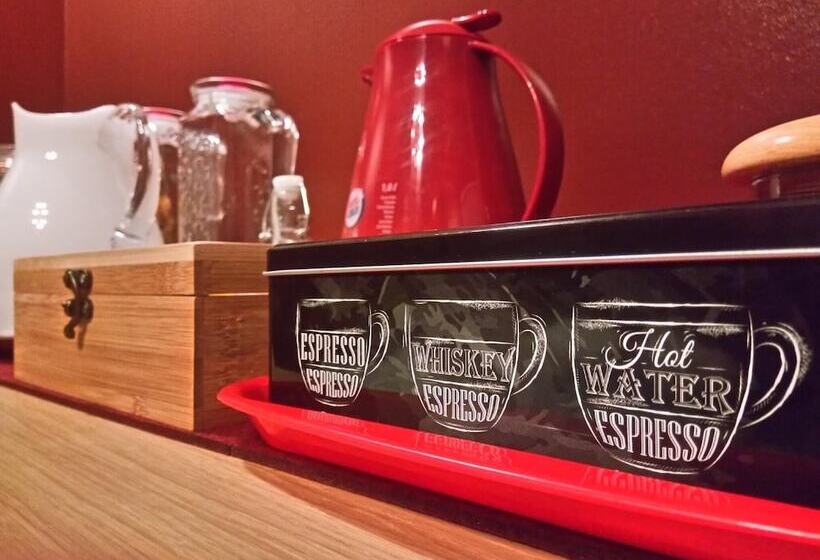 پانسیون Squadron Base