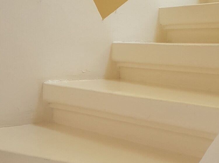 پانسیون Squadron Base