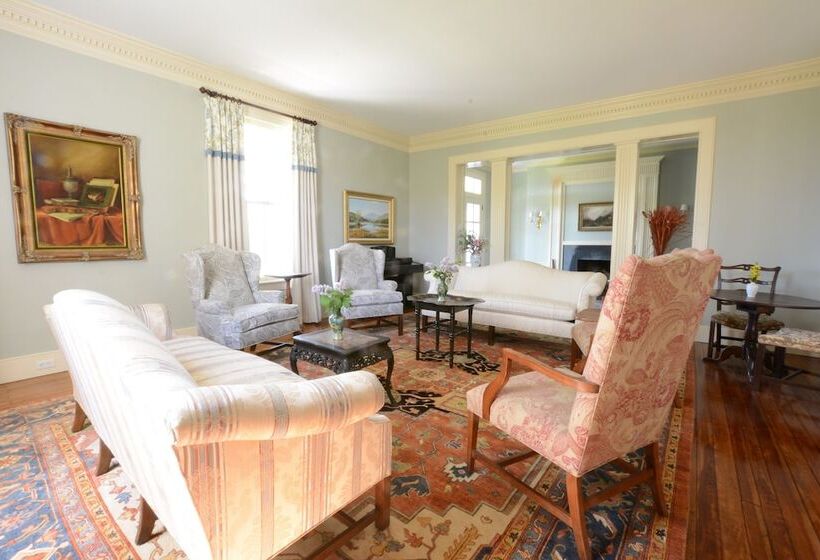 Woodville Bed And Breakfast