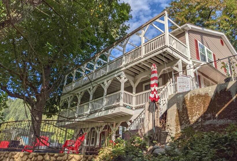 호스텔 Carriage House Inn