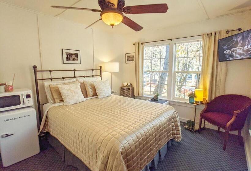 호스텔 Carriage House Inn