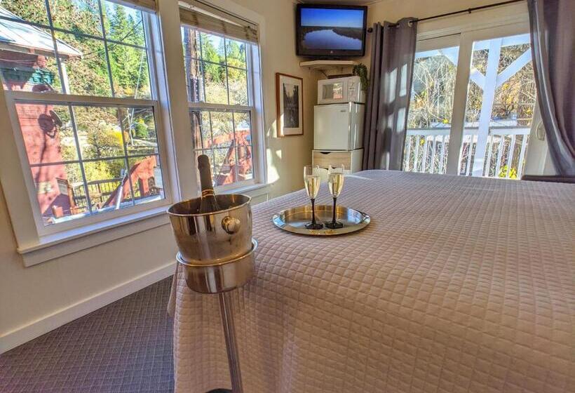 호스텔 Carriage House Inn