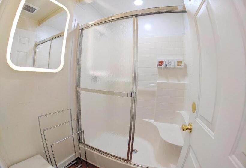 호스텔 Carriage House Inn