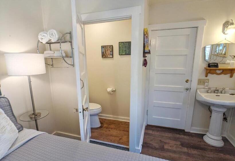 호스텔 Carriage House Inn