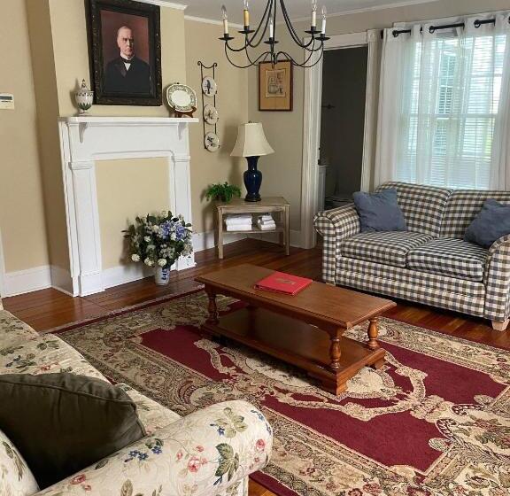 فندق صغير Historic Rosemont Manor