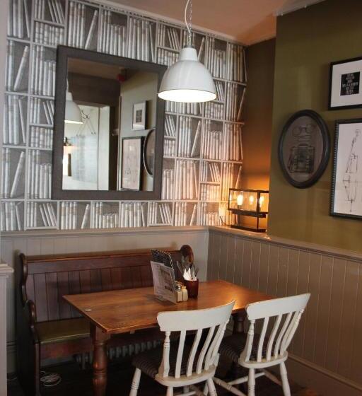 הוסטל The Station