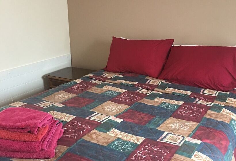 ユースホステル The Tower Arms