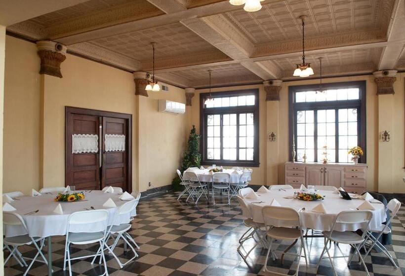 مبيت وإفطار The Historic Wolf