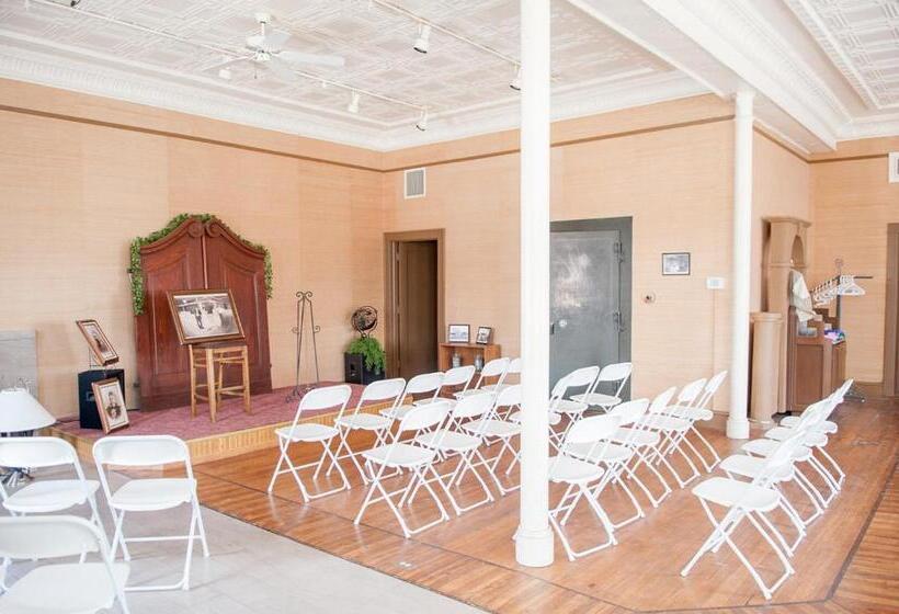 مبيت وإفطار The Historic Wolf