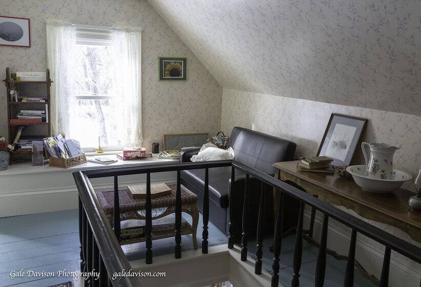 Clary Lake Bed And Breakfast