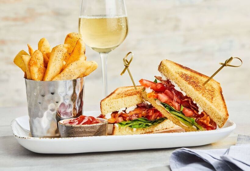 فندق Courtyard By Marriott Boston Dedham/westwood