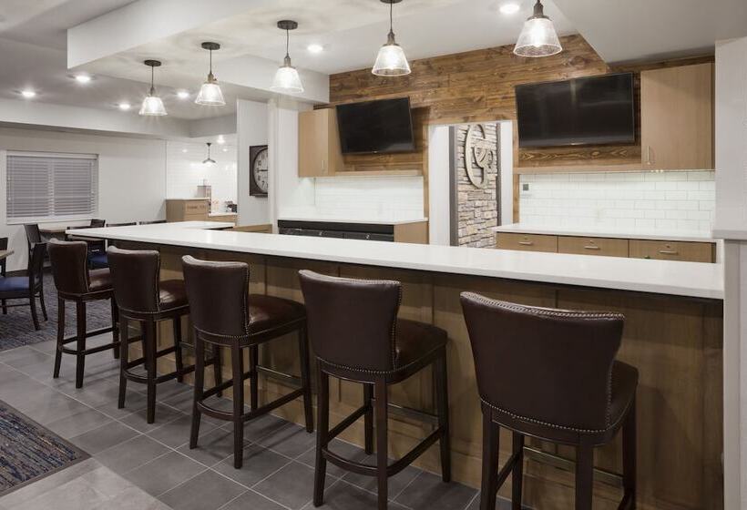 Grandstay Hotel & Suites