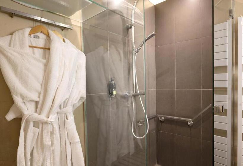 Отель Le Vieux Pont