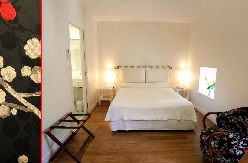 Отель Le Vieux Pont