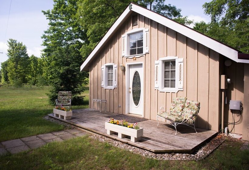 Отель M 22 Inn Suttons Bay