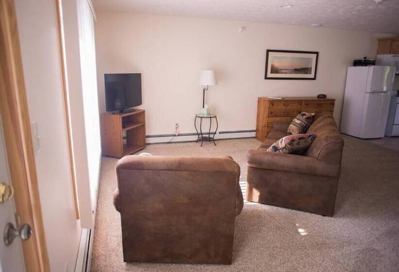 Отель M 22 Inn Suttons Bay