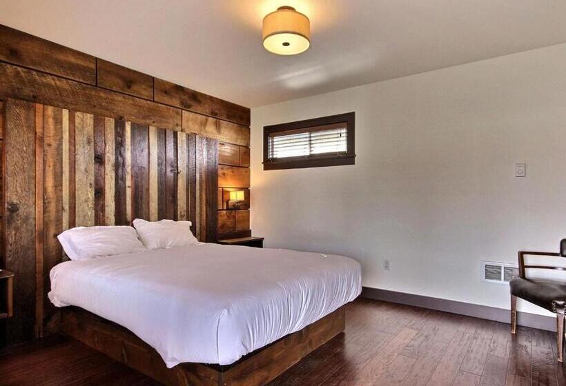 فندق على الطريق Pitchwood Inn