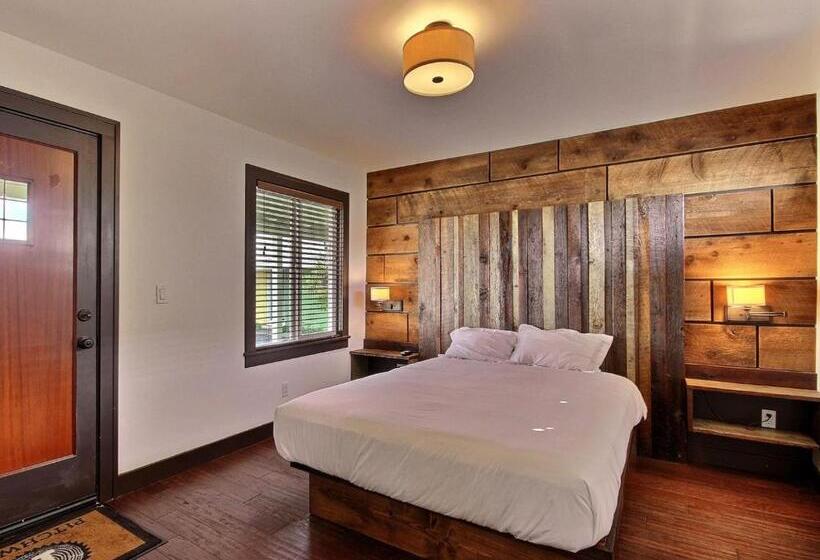 فندق على الطريق Pitchwood Inn