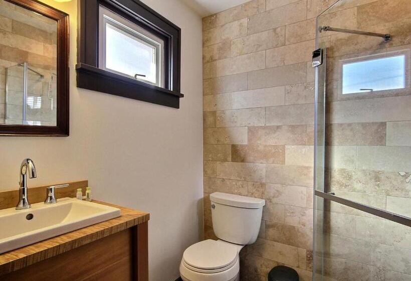 فندق على الطريق Pitchwood Inn