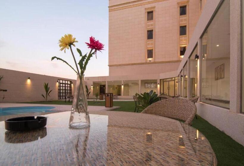 Noon Hotel Suites