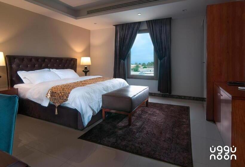 Noon Hotel Suites