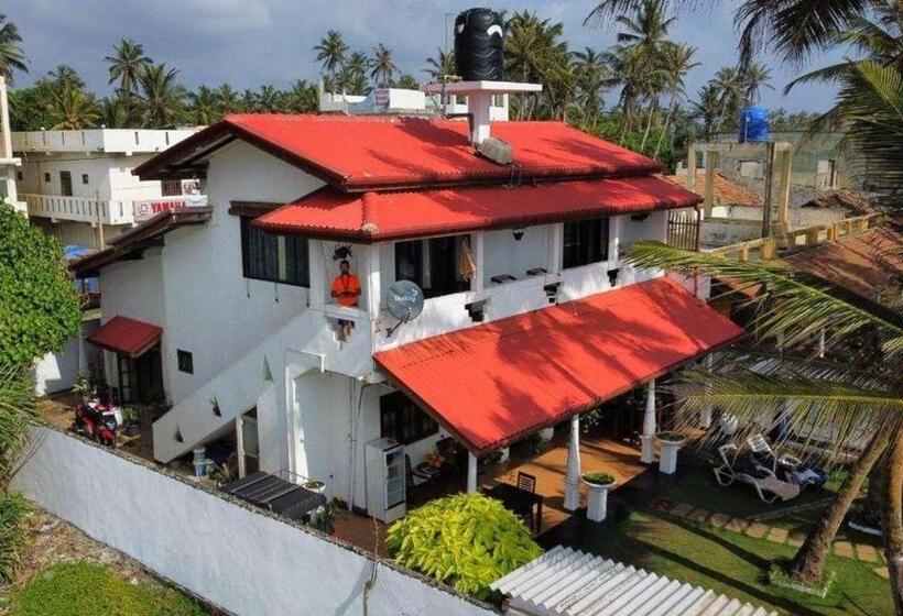 Пансион Ashen's Beach House