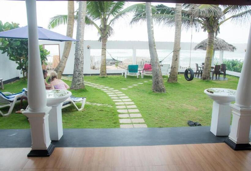 Пансион Ashen's Beach House