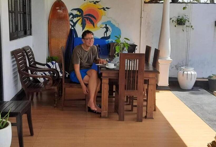 Пансион Ashen's Beach House